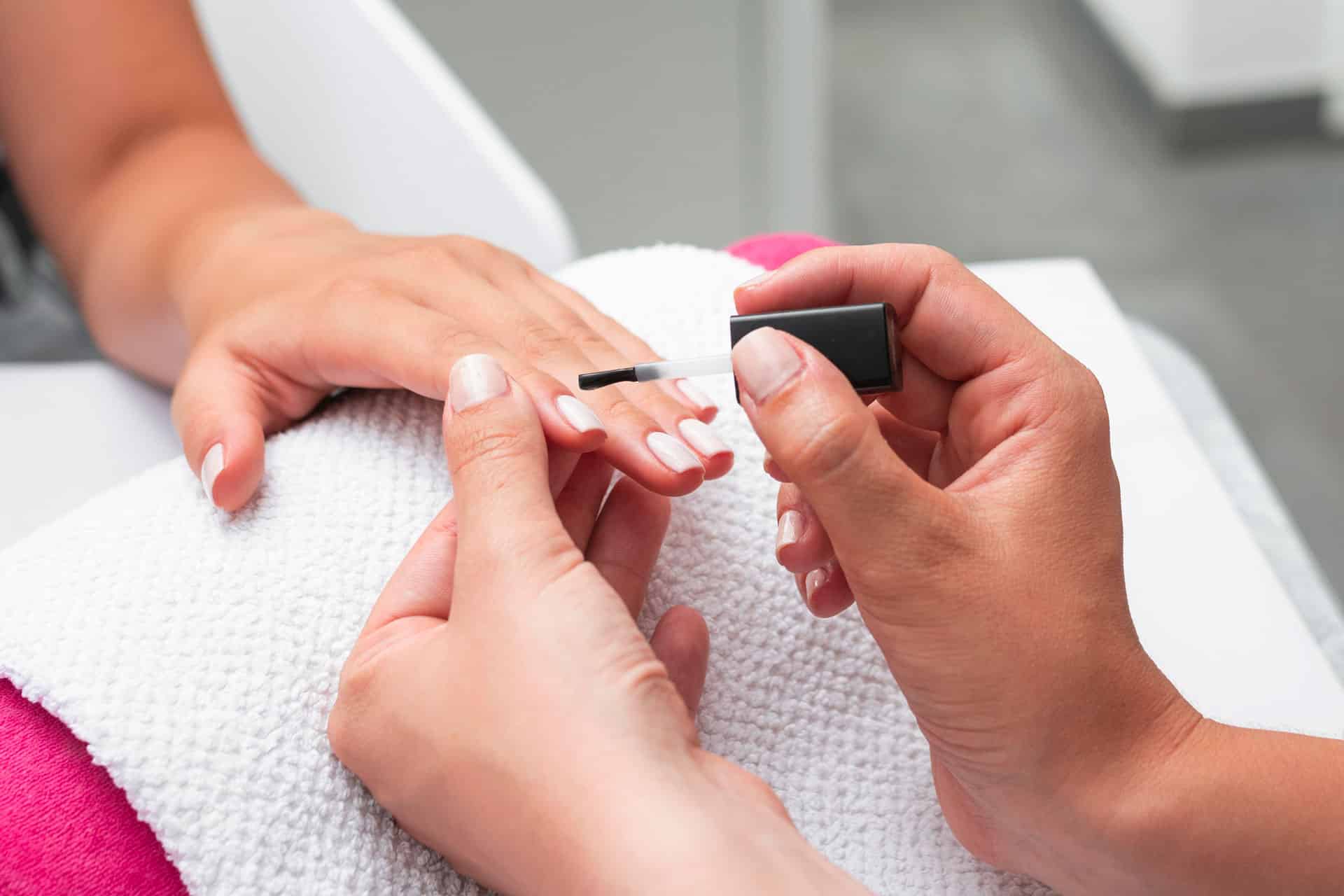 Pose de vernis semi-permanent